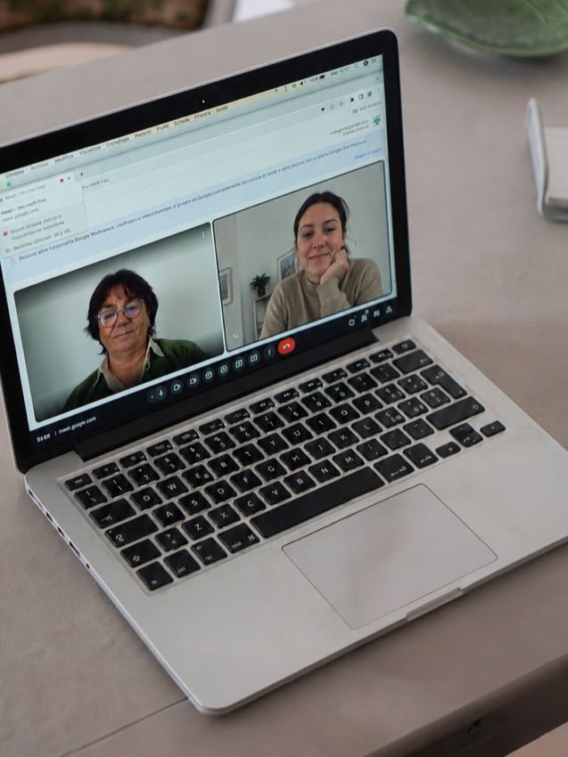 Nicoletta Angelini durante una seduta online